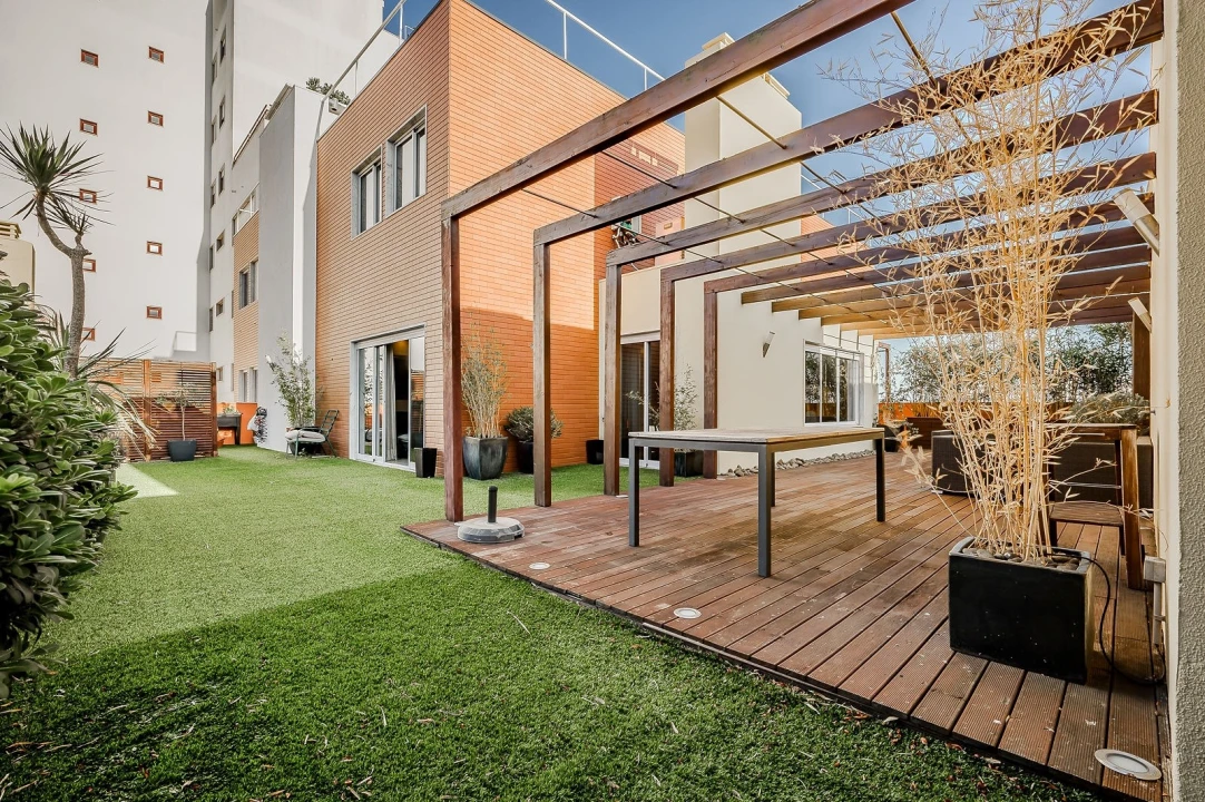Apartamento T6 para Venda em São Domingos de Benfica Foto 1