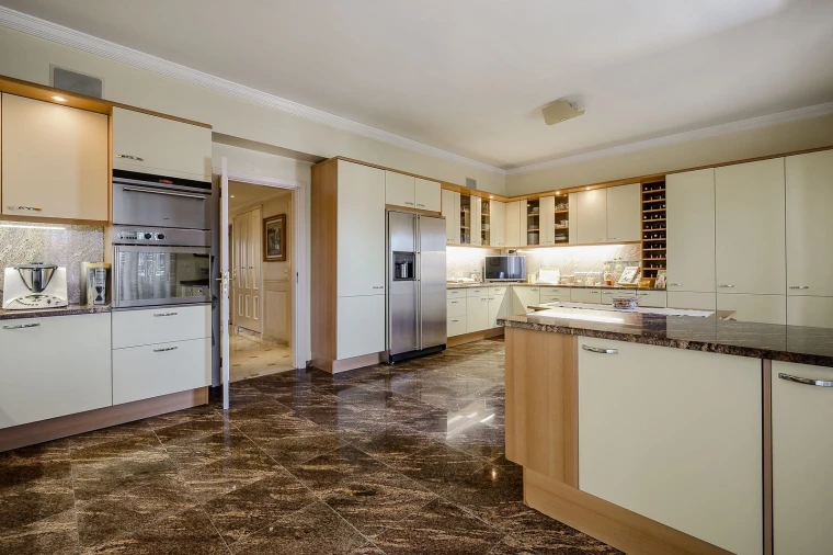 Apartamento T6 para Venda em São Domingos de Benfica Foto 14