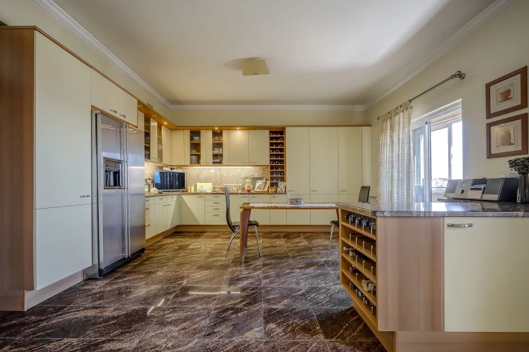 Apartamento T6 para Venda em São Domingos de Benfica Foto 11