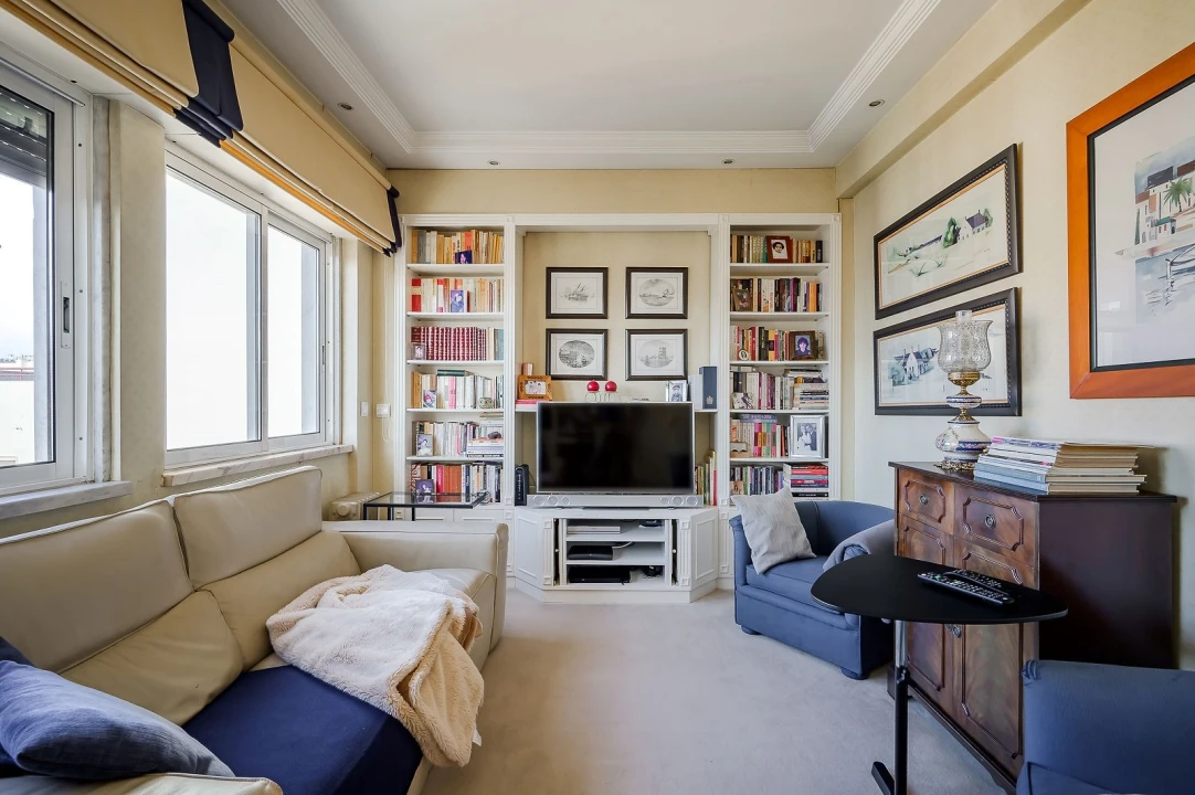 Apartamento T6 para Venda em São Domingos de Benfica Foto 23