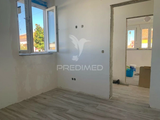 Moradia T2 para Venda em Couço Foto 8