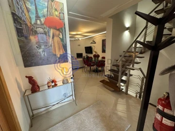Moradia T5 para Venda em Quarteira