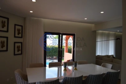 Moradia T4 para Venda em Quarteira