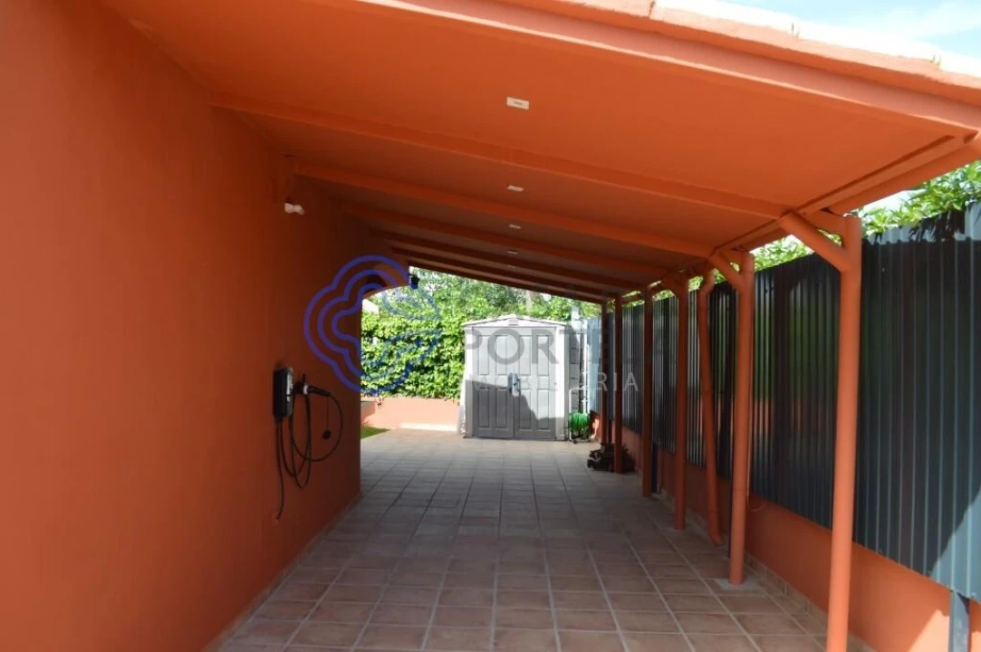 Moradia T4 para Venda em Quarteira Foto 11