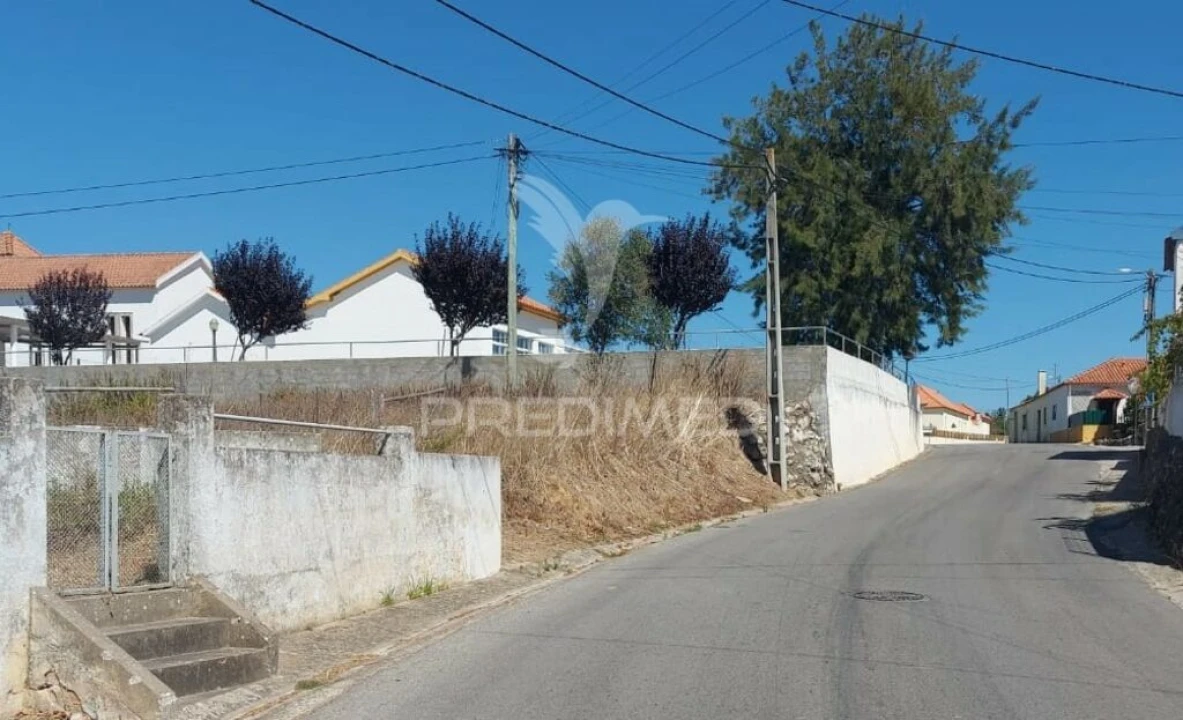 Terreno para Venda em Azoia de Cima e Tremês Foto 1