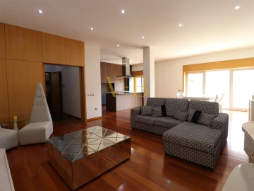 Apartamento T4 para Venda em Póvoa de Varzim, Beiriz e Argivai