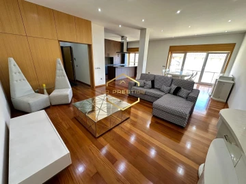 Apartamento T4 para Venda em Póvoa de Varzim, Beiriz e Argivai