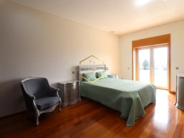 Apartamento T4 para Venda em Póvoa de Varzim, Beiriz e Argivai