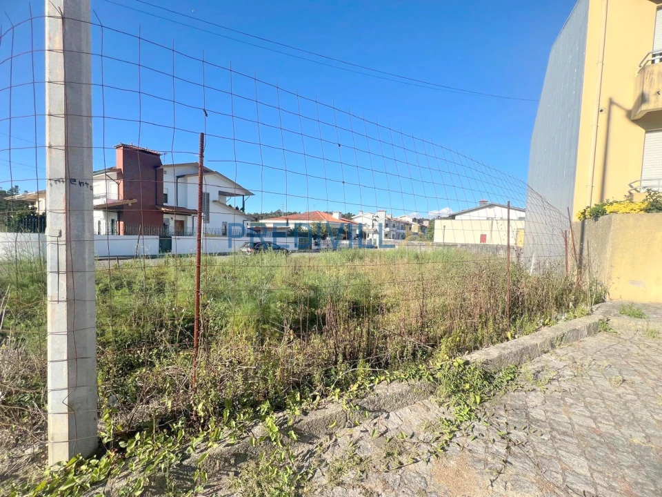 Terreno para Venda em Castêlo da Maia Foto 3