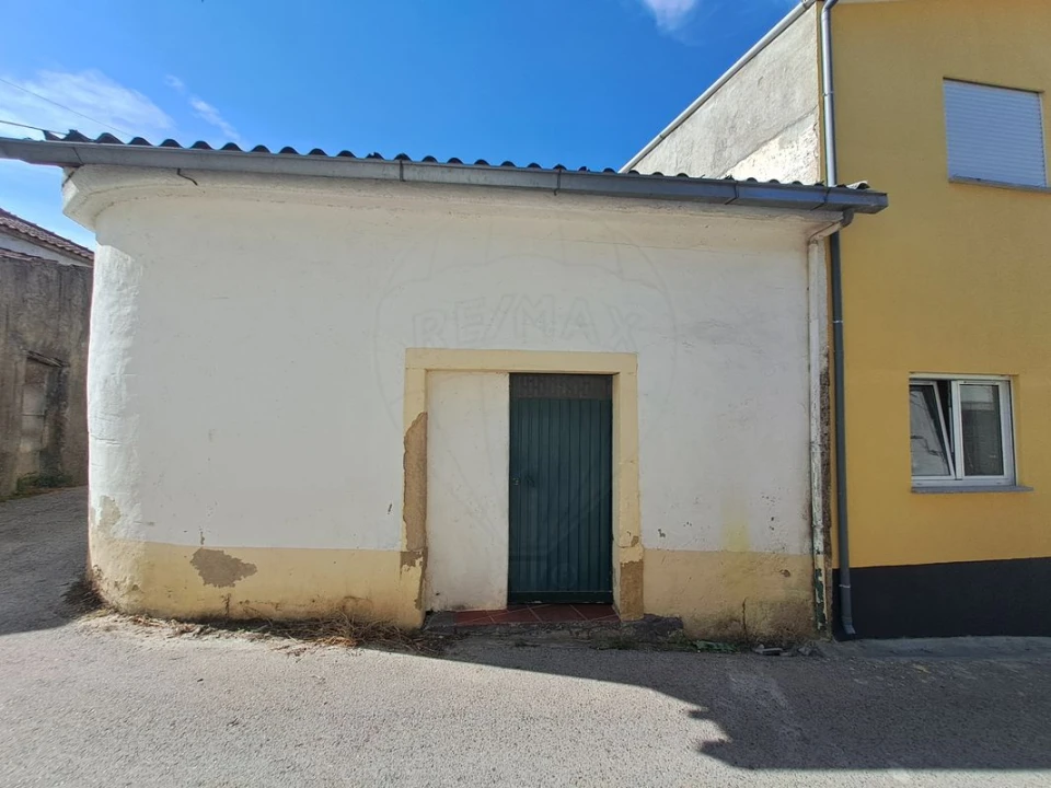 Armazém para Venda em Souselas e Botão Foto 1