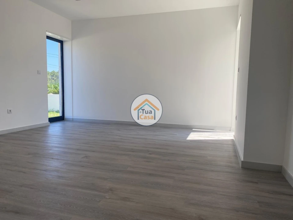 Moradia T4 para Venda em Febres Foto 8