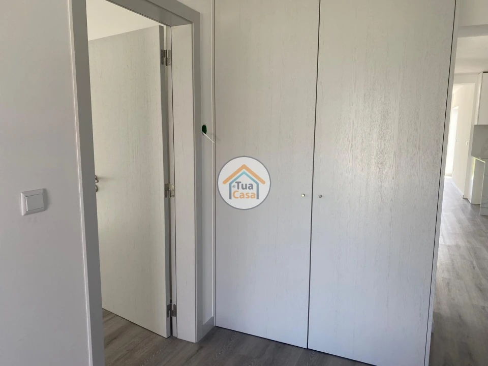 Moradia T4 para Venda em Febres Foto 6