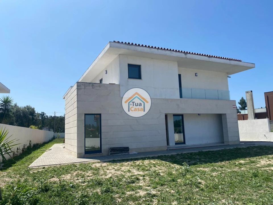 Moradia T4 para Venda em Febres Foto 3