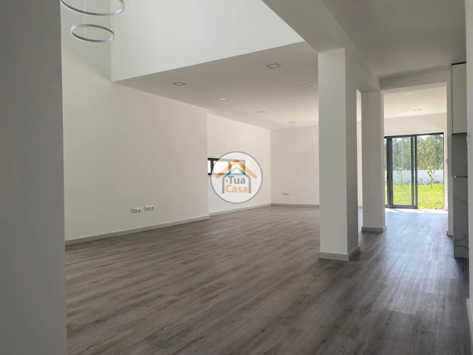 Moradia T4 para Venda em Febres Foto 14