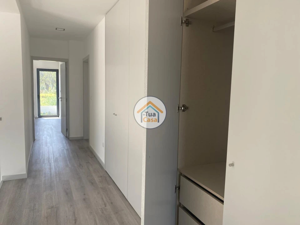 Moradia T4 para Venda em Febres Foto 39