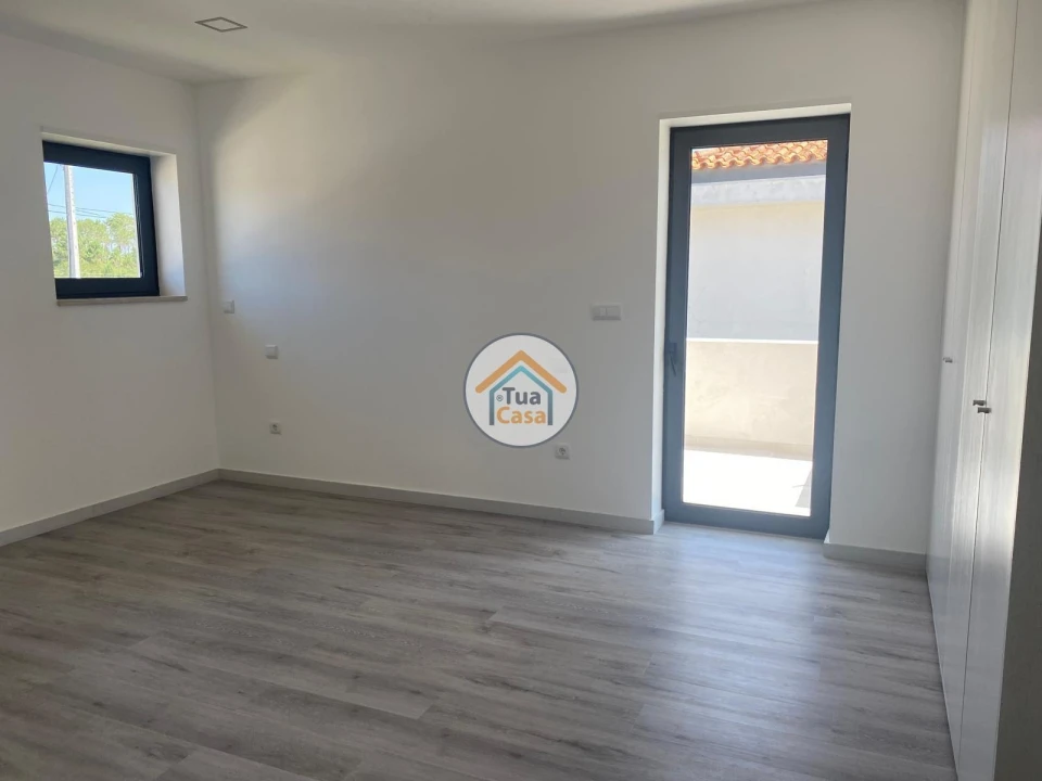 Moradia T4 para Venda em Febres Foto 33