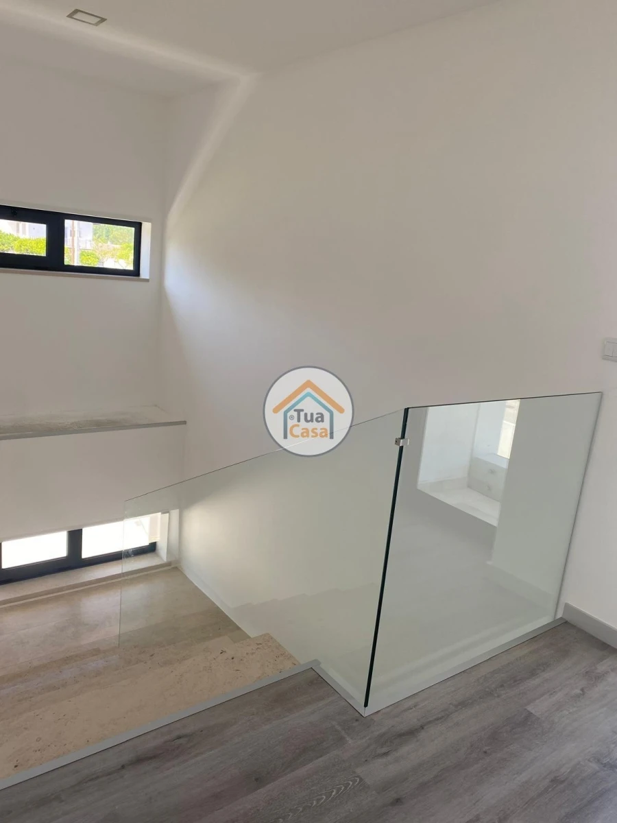 Moradia T4 para Venda em Febres Foto 29