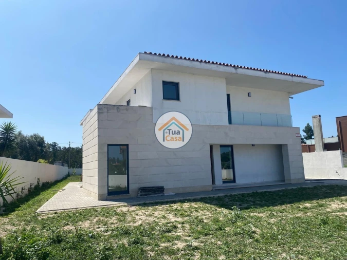 Moradia T4 para Venda em Febres Foto 3