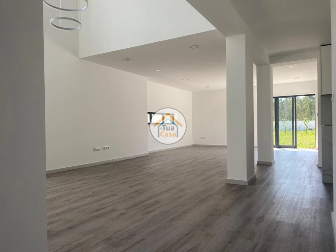 Moradia T4 para Venda em Febres Foto 14