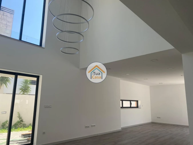 Moradia T4 para Venda em Febres Foto 12