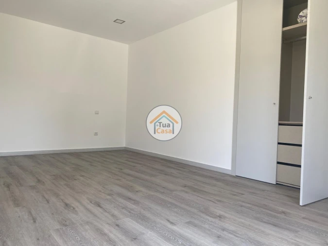 Moradia T4 para Venda em Febres Foto 41