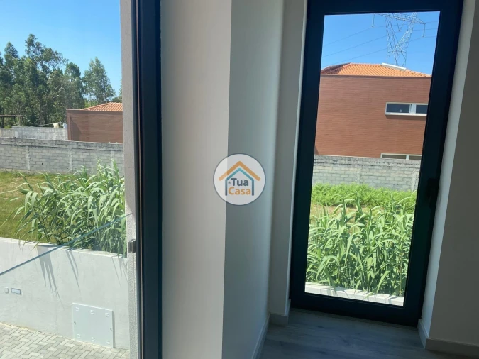 Moradia T4 para Venda em Febres Foto 40