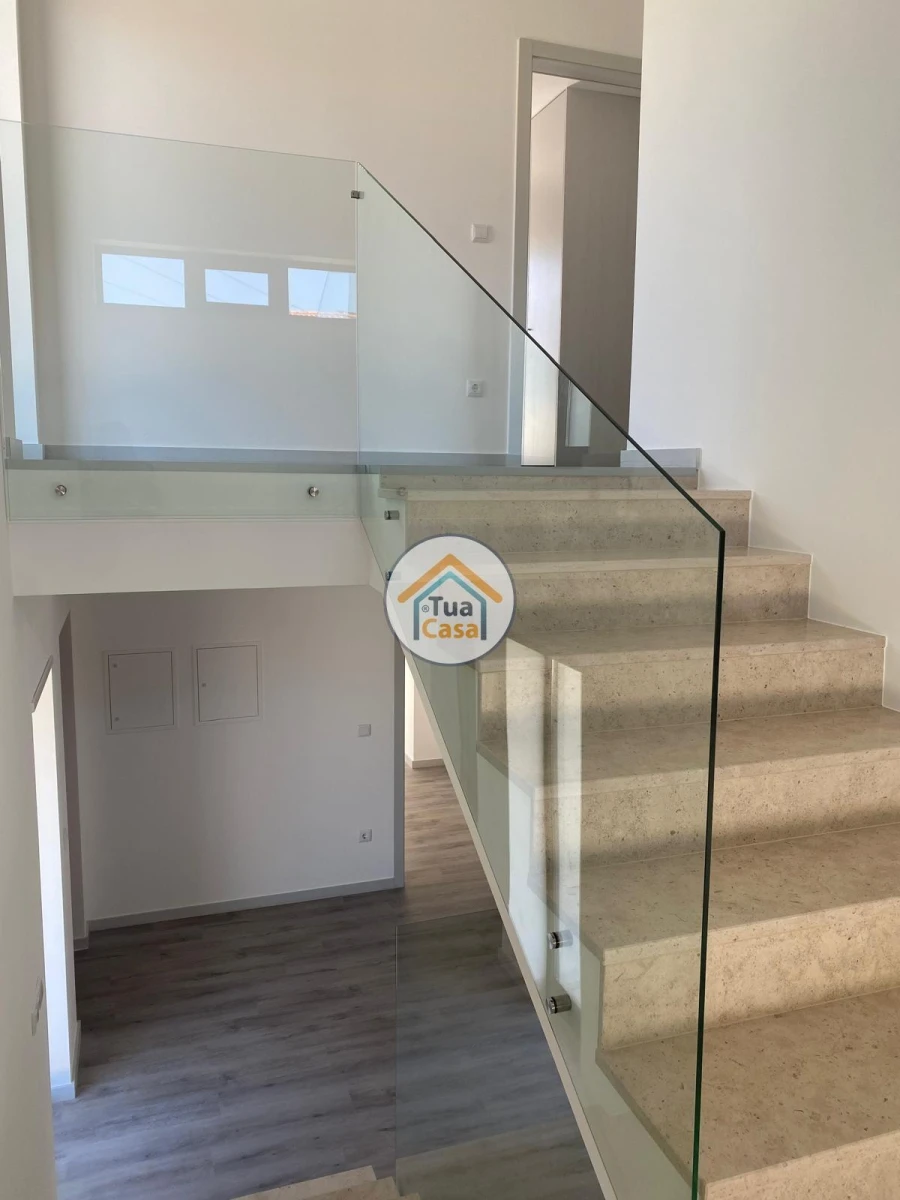 Moradia T4 para Venda em Febres Foto 26