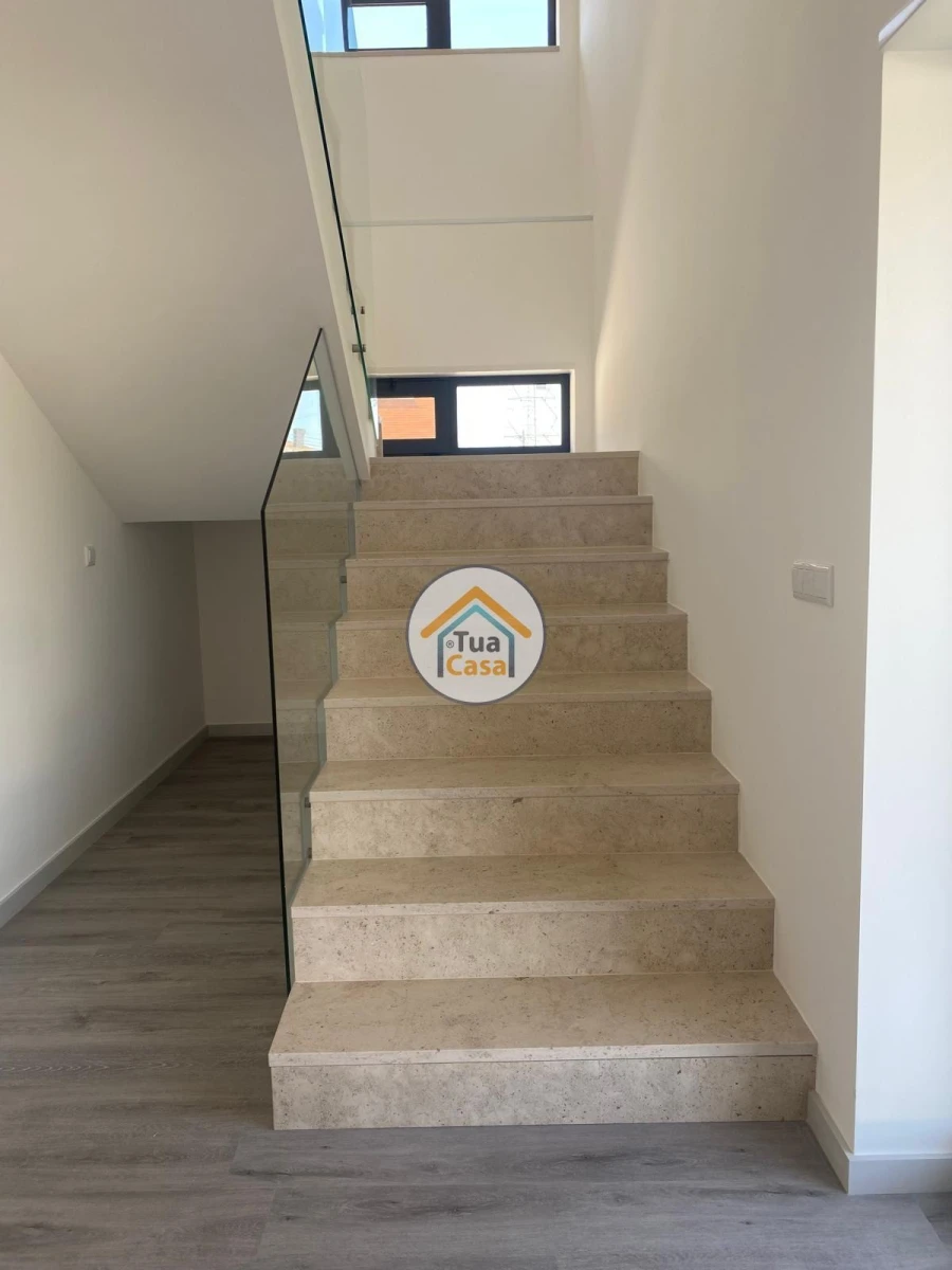 Moradia T4 para Venda em Febres Foto 25