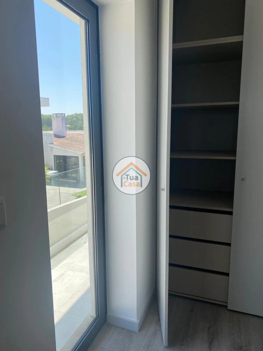 Moradia T4 para Venda em Febres Foto 43