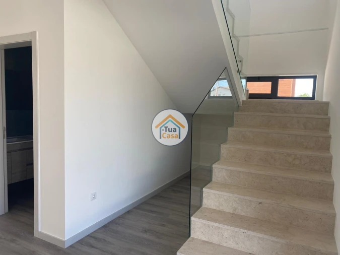 Moradia T4 para Venda em Febres Foto 23