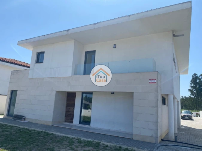 Moradia T4 para Venda em Febres Foto 4