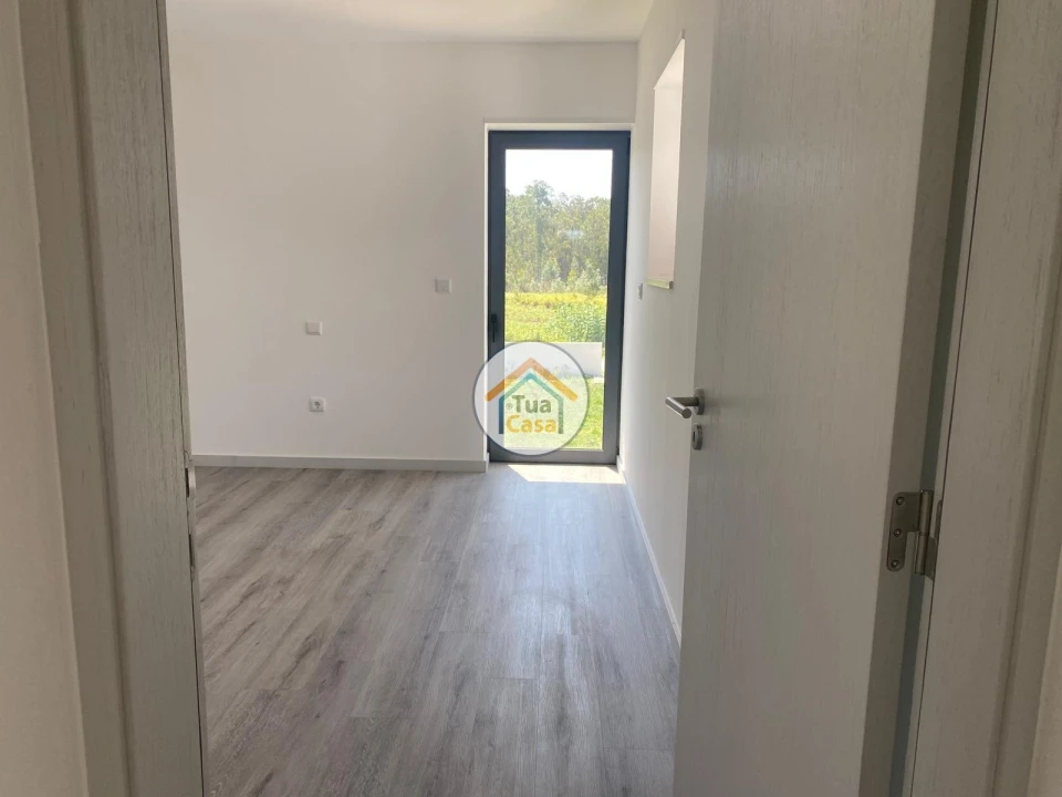 Moradia T4 para Venda em Febres Foto 38