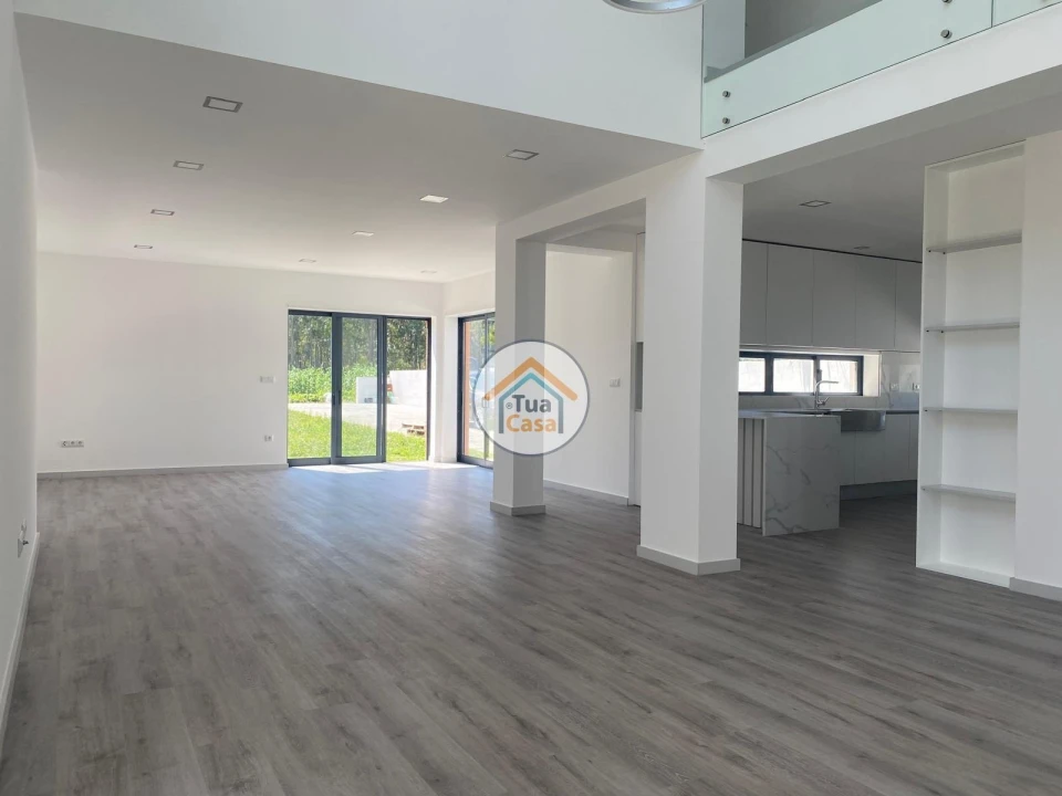 Moradia T4 para Venda em Febres Foto 13