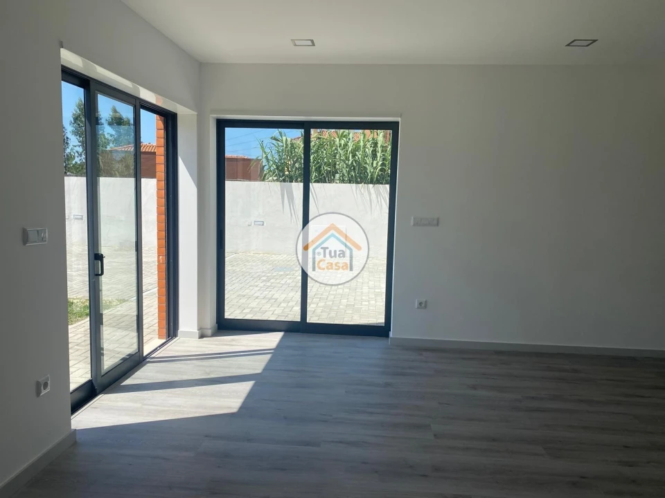 Moradia T4 para Venda em Febres Foto 15