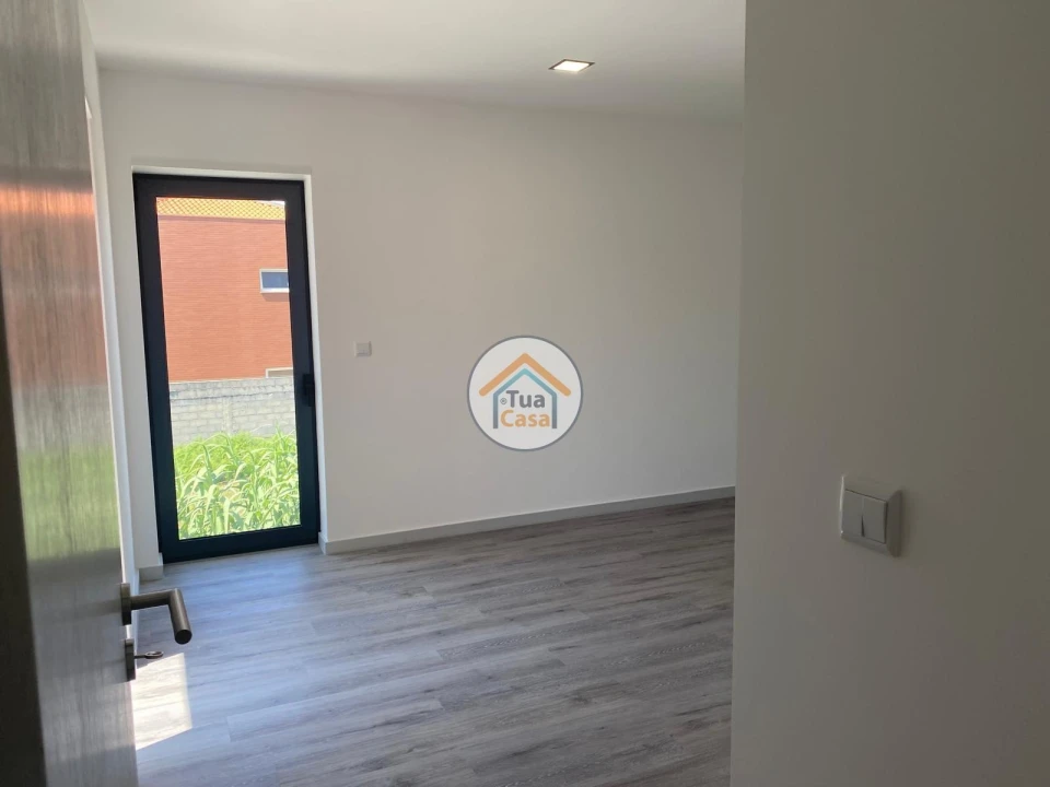 Moradia T4 para Venda em Febres Foto 37