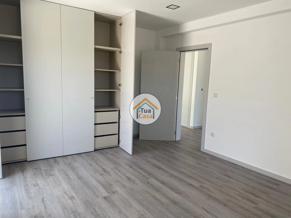 Moradia T4 para Venda em Febres Foto 34