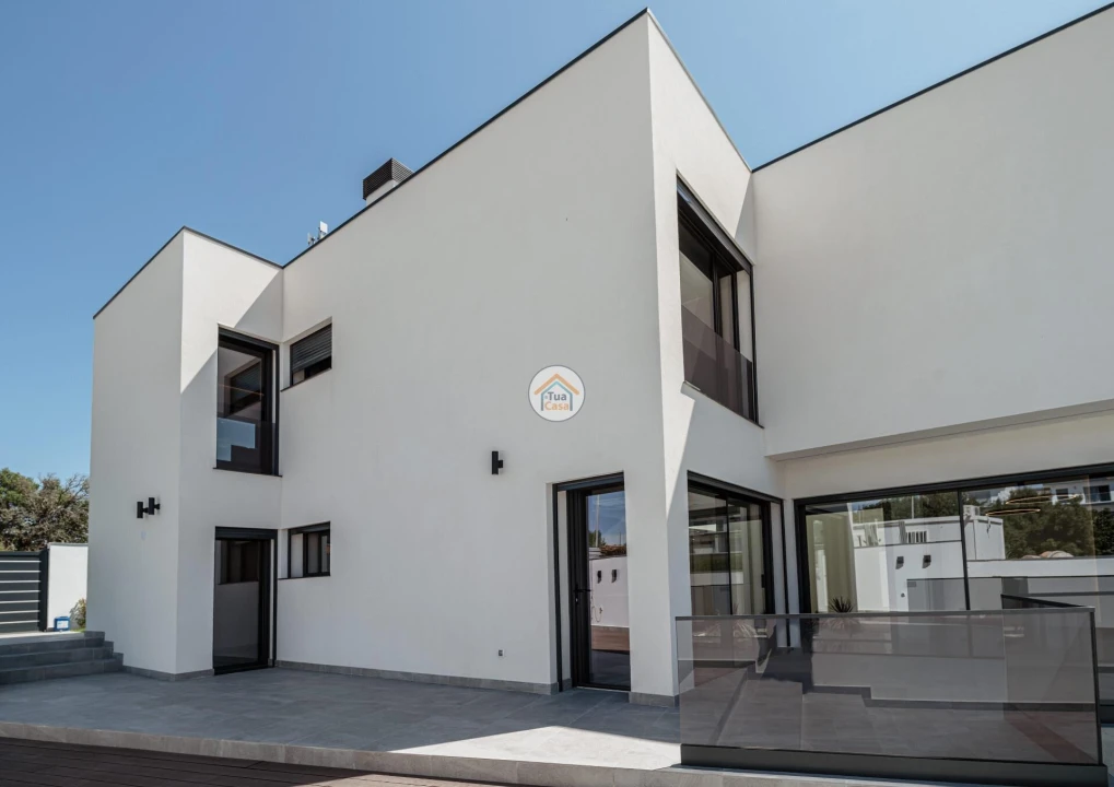 Moradia T4 para Venda em Alcabideche Foto 3