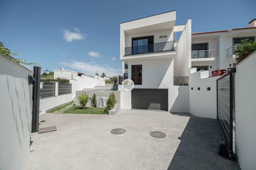 Moradia T4 para Venda em Alcabideche Foto 49