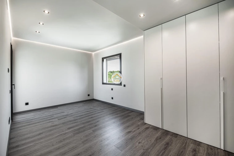 Moradia T4 para Venda em Alcabideche Foto 40