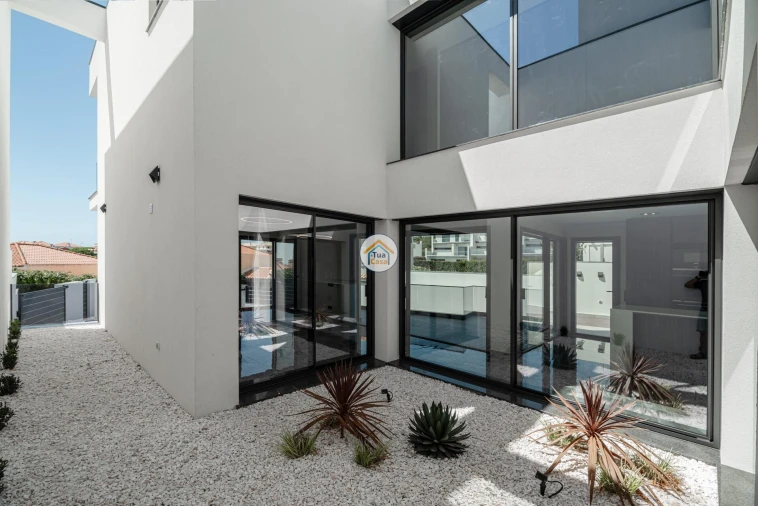 Moradia T4 para Venda em Alcabideche Foto 6