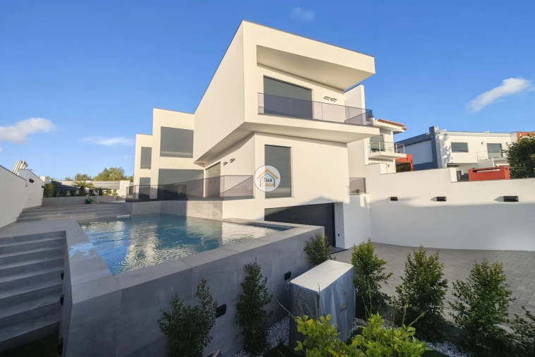 Moradia T4 para Venda em Alcabideche Foto 9