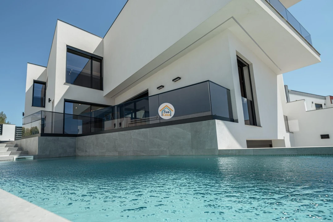 Moradia T4 para Venda em Alcabideche Foto 2