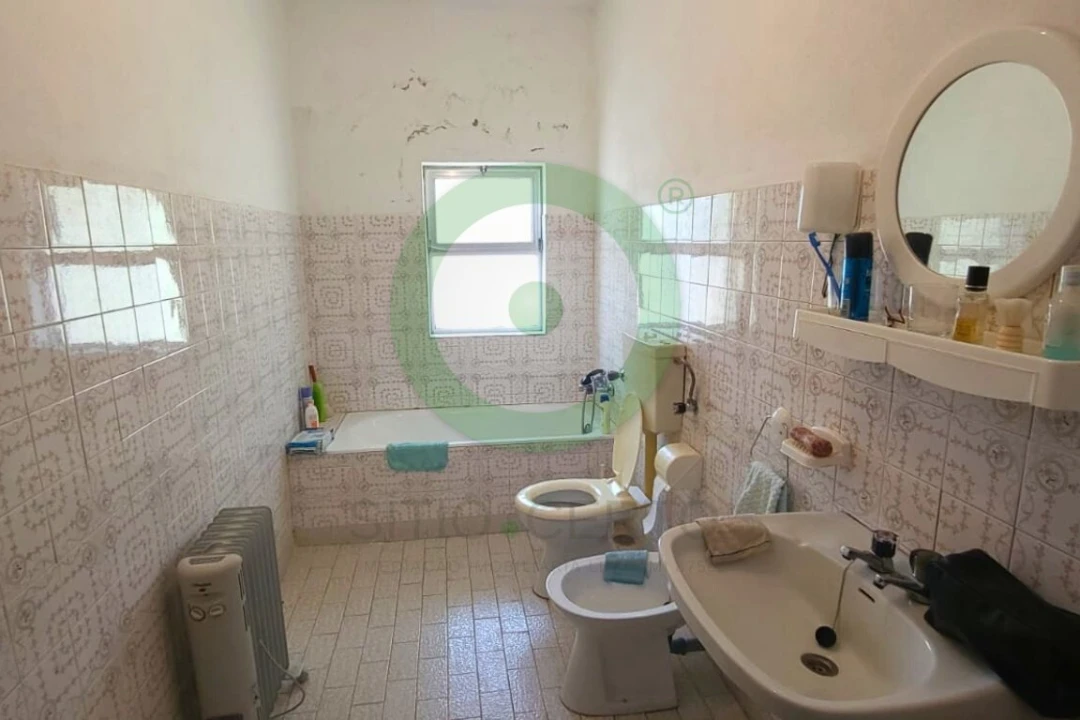 Moradia T4 para Venda em Tuizelo Foto 5