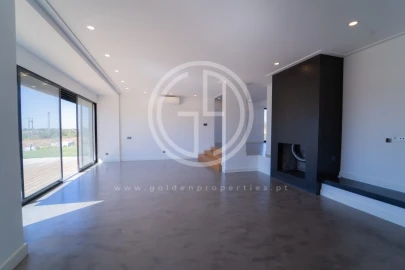 Moradia T5 para Venda em Quarteira
