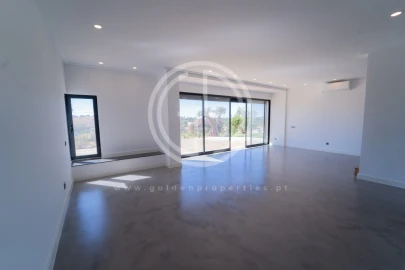 Moradia T5 para Venda em Quarteira