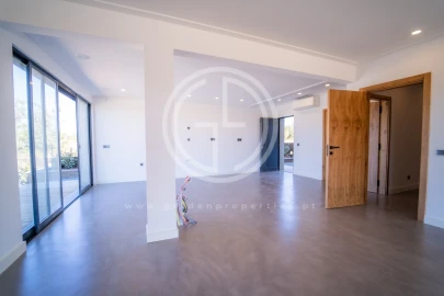 Moradia T5 para Venda em Quarteira