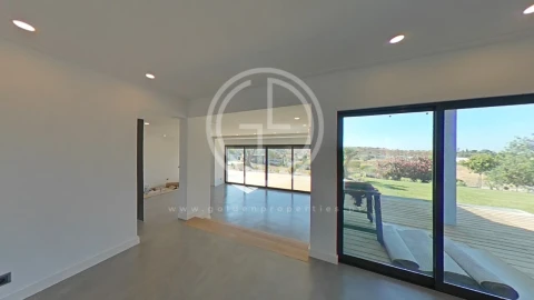 Moradia T5 para Venda em Quarteira
