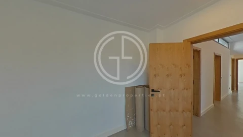 Moradia T5 para Venda em Quarteira