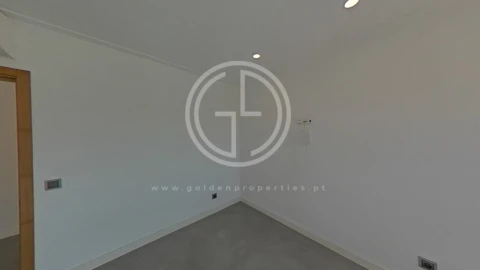 Moradia T5 para Venda em Quarteira