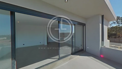 Moradia T5 para Venda em Quarteira